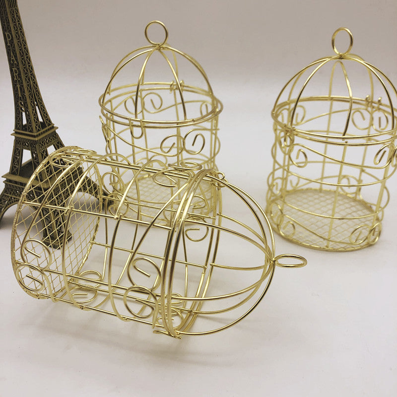 Outdoor Metal Wild Bird Feeder with Squirrel Guard